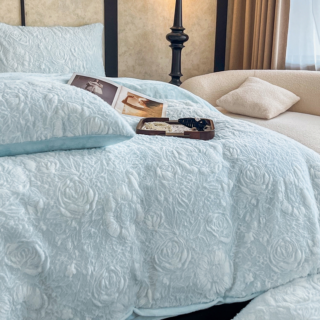 91家纺网 家纺一手货源 找家纺 畅畅家纺 2025新款冬季立体烂花兔毛绒床单床笠四件套-佳人有约系列 佳人有约-浅蓝