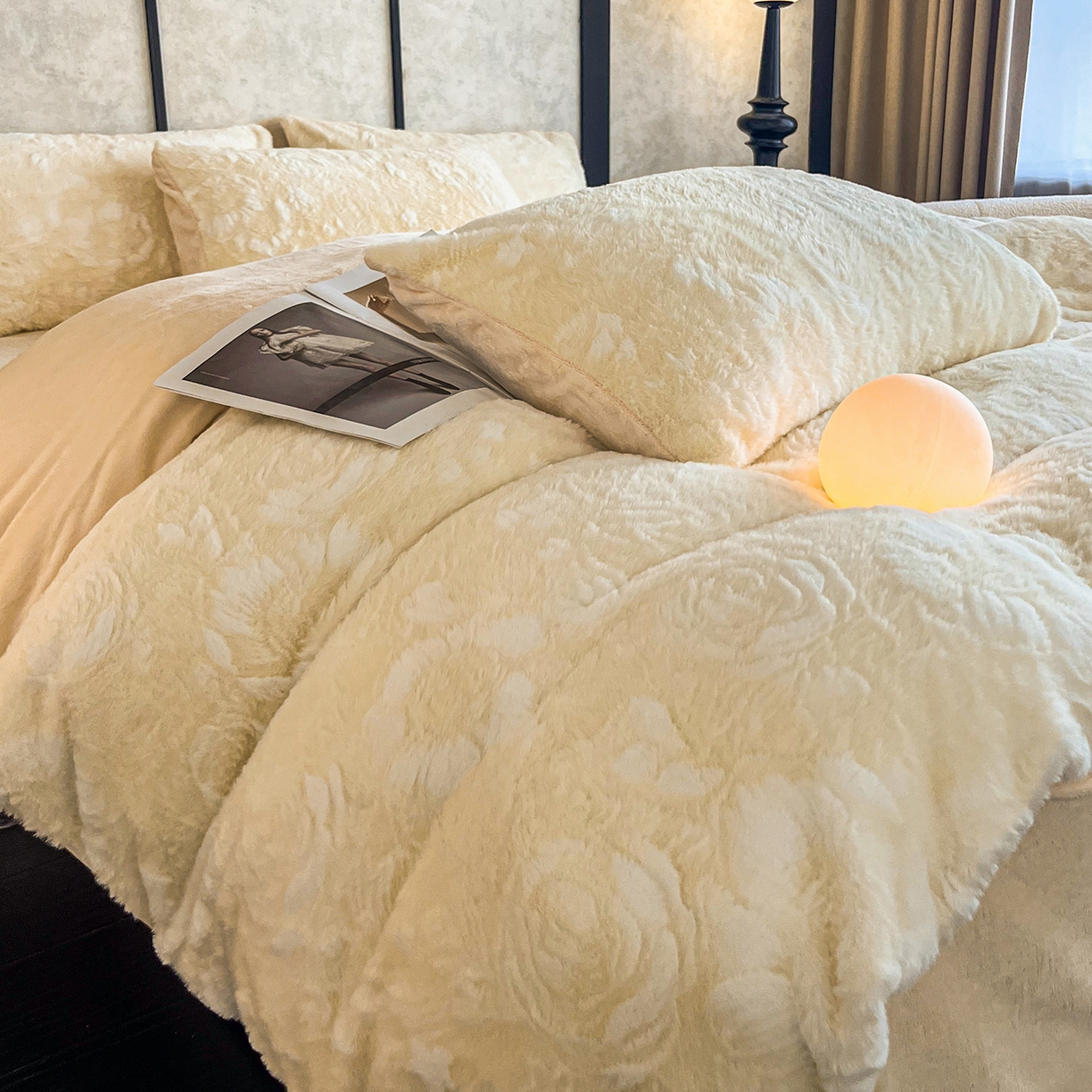 91家纺网 家纺一手货源 找家纺 畅畅家纺 2025新款冬季立体烂花兔毛绒床单床笠四件套-佳人有约系列 佳人有约-浅米黄