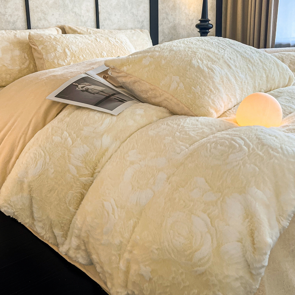 91家纺网 家纺一手货源 找家纺 畅畅家纺 2025新款冬季立体烂花兔毛绒床单床笠四件套-佳人有约系列 佳人有约-浅米黄