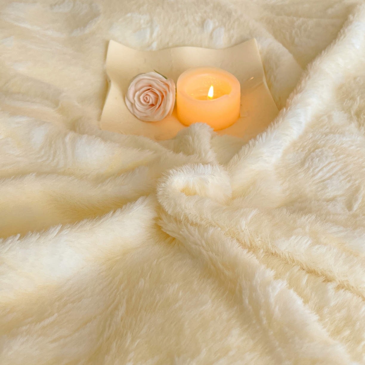 91家纺网 家纺一手货源 找家纺 畅畅家纺 2025新款立体烂花兔毛包边款四件套-经典玫瑰系列 经典玫瑰-浅米黄