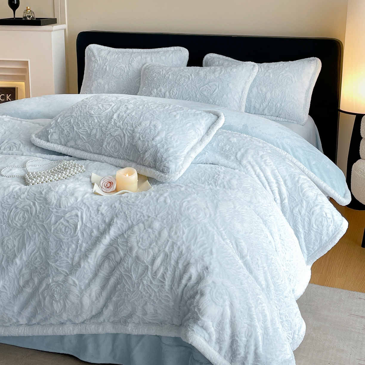 91家纺网 家纺一手货源 找家纺 畅畅家纺 2025新款立体烂花兔毛包边款四件套-经典玫瑰系列 经典玫瑰-浅蓝