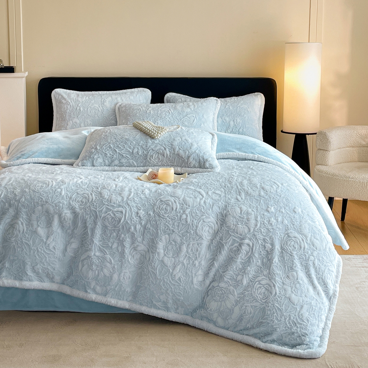 91家纺网 家纺一手货源 找家纺 畅畅家纺 2025新款立体烂花兔毛包边款四件套-经典玫瑰系列 经典玫瑰-浅蓝