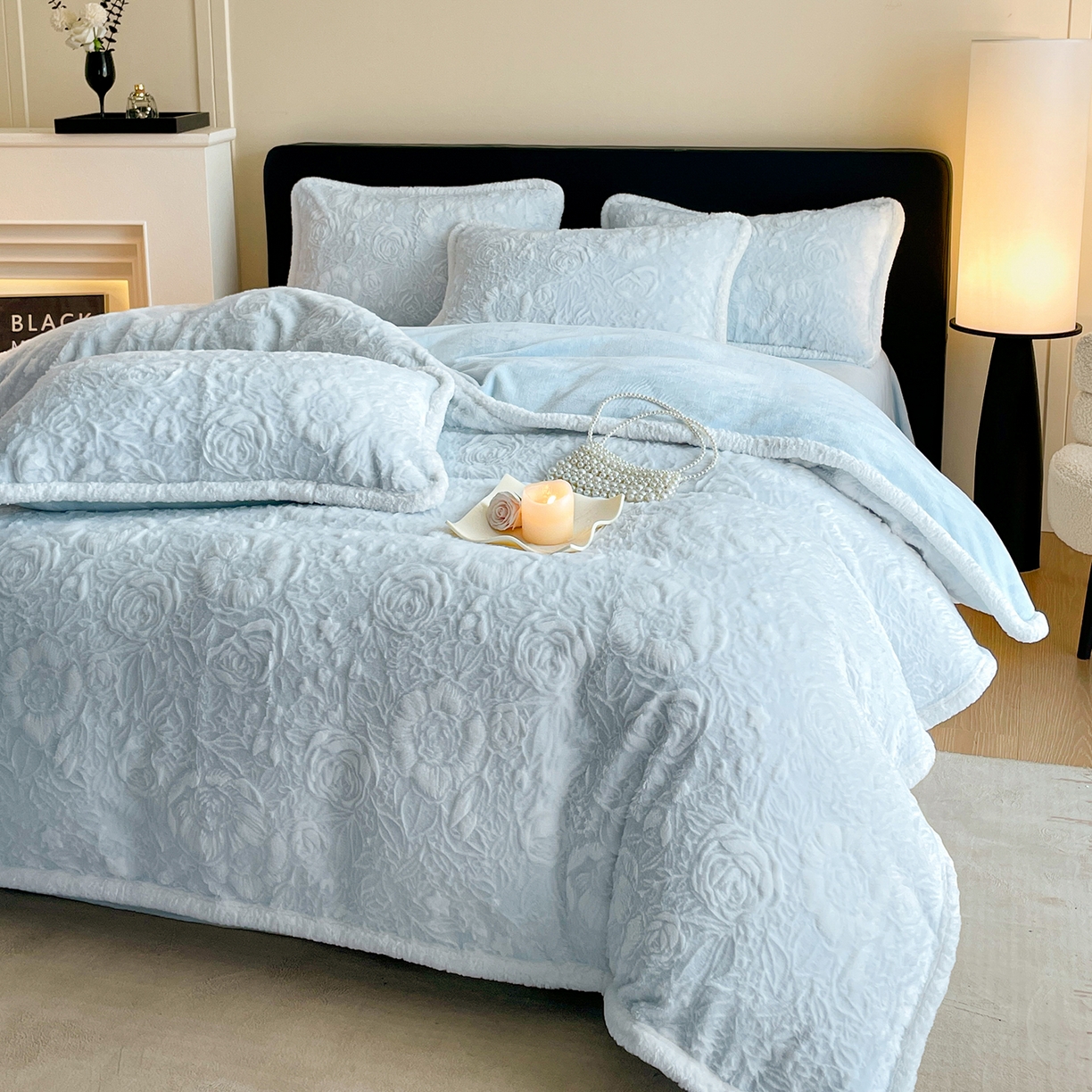 91家纺网 家纺一手货源 找家纺 畅畅家纺 2025新款立体烂花兔毛包边款四件套-经典玫瑰系列 经典玫瑰-浅蓝