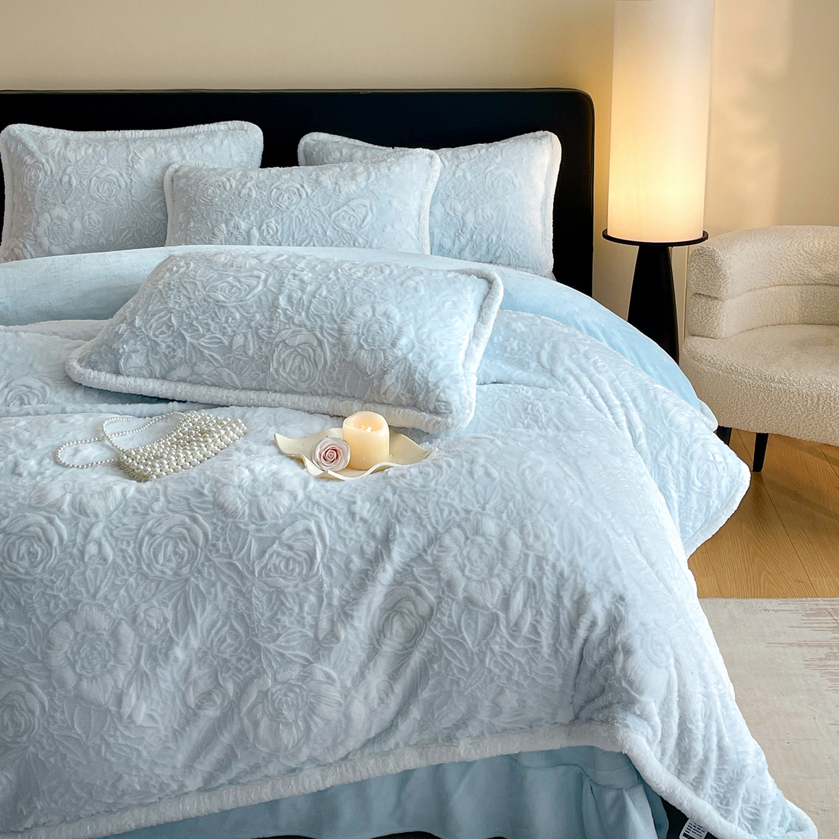 91家纺网 家纺一手货源 找家纺 畅畅家纺 2025新款立体烂花兔毛包边款四件套-经典玫瑰系列 经典玫瑰-浅蓝