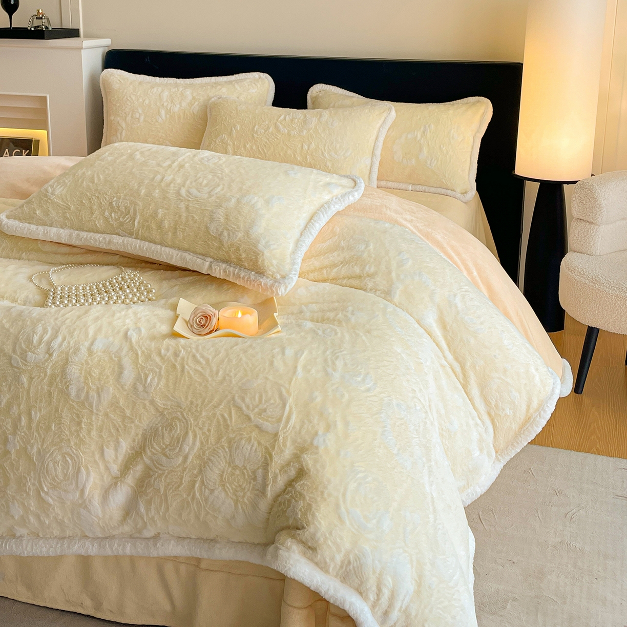 91家纺网 家纺一手货源 找家纺 畅畅家纺 2025新款立体烂花兔毛包边款四件套-经典玫瑰系列 经典玫瑰-浅米黄