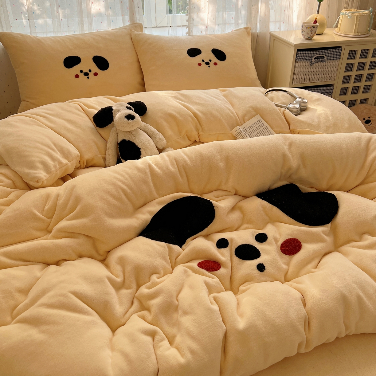 91家纺网 家纺一手货源 找家纺 （总）顾里家纺 2025新款可爱表情包毛巾绣牛奶绒四件套