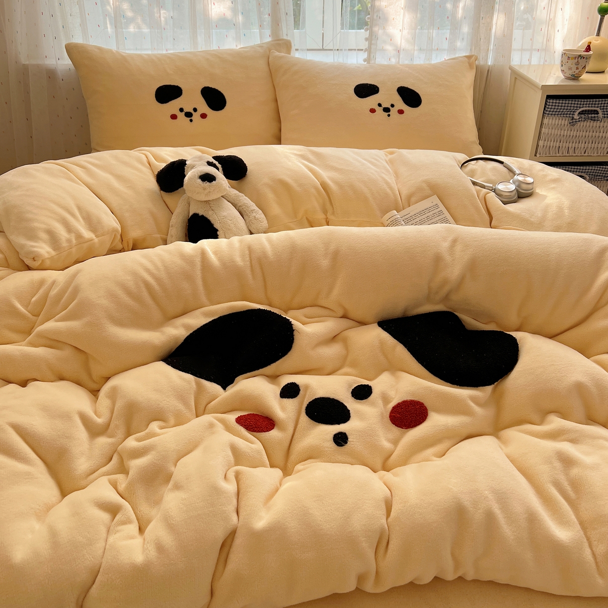 91家纺网 家纺一手货源 找家纺 （总）顾里家纺 2025新款可爱表情包毛巾绣牛奶绒四件套