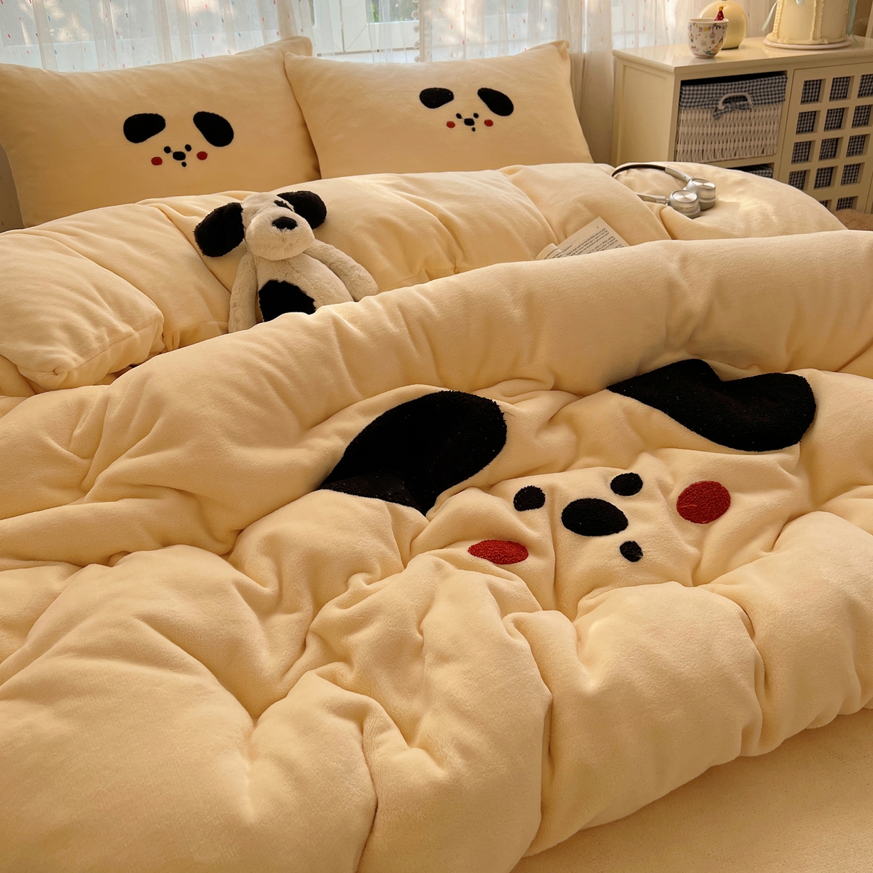 91家纺网 家纺一手货源 找家纺 （总）顾里家纺 2025新款可爱表情包毛巾绣牛奶绒四件套