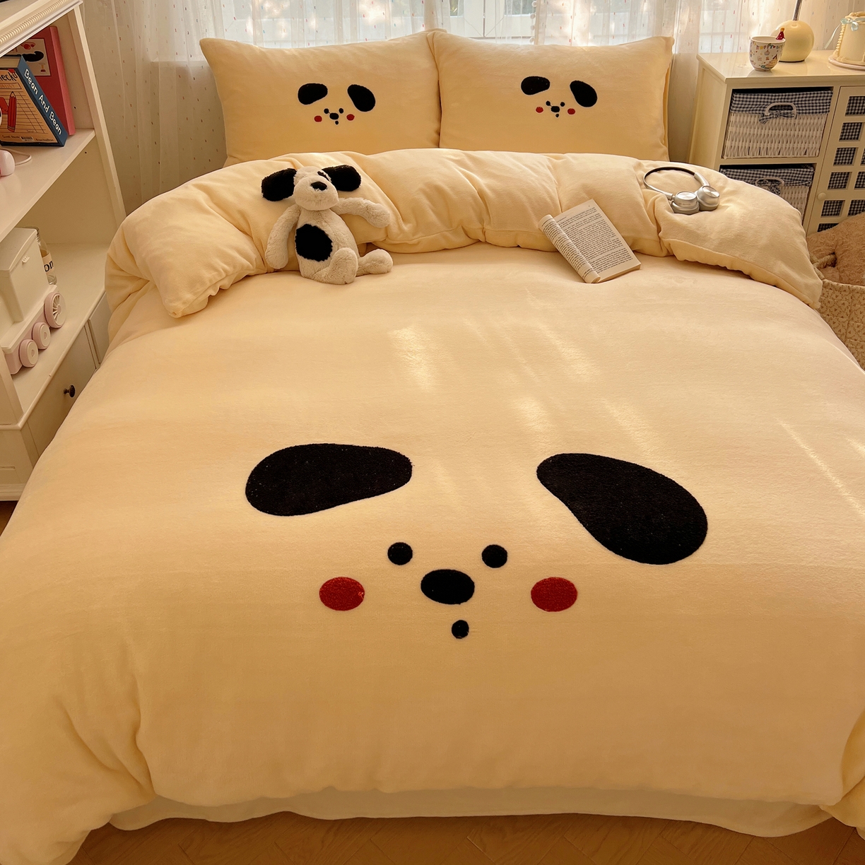 91家纺网 家纺一手货源 找家纺 （总）顾里家纺 2025新款可爱表情包毛巾绣牛奶绒四件套