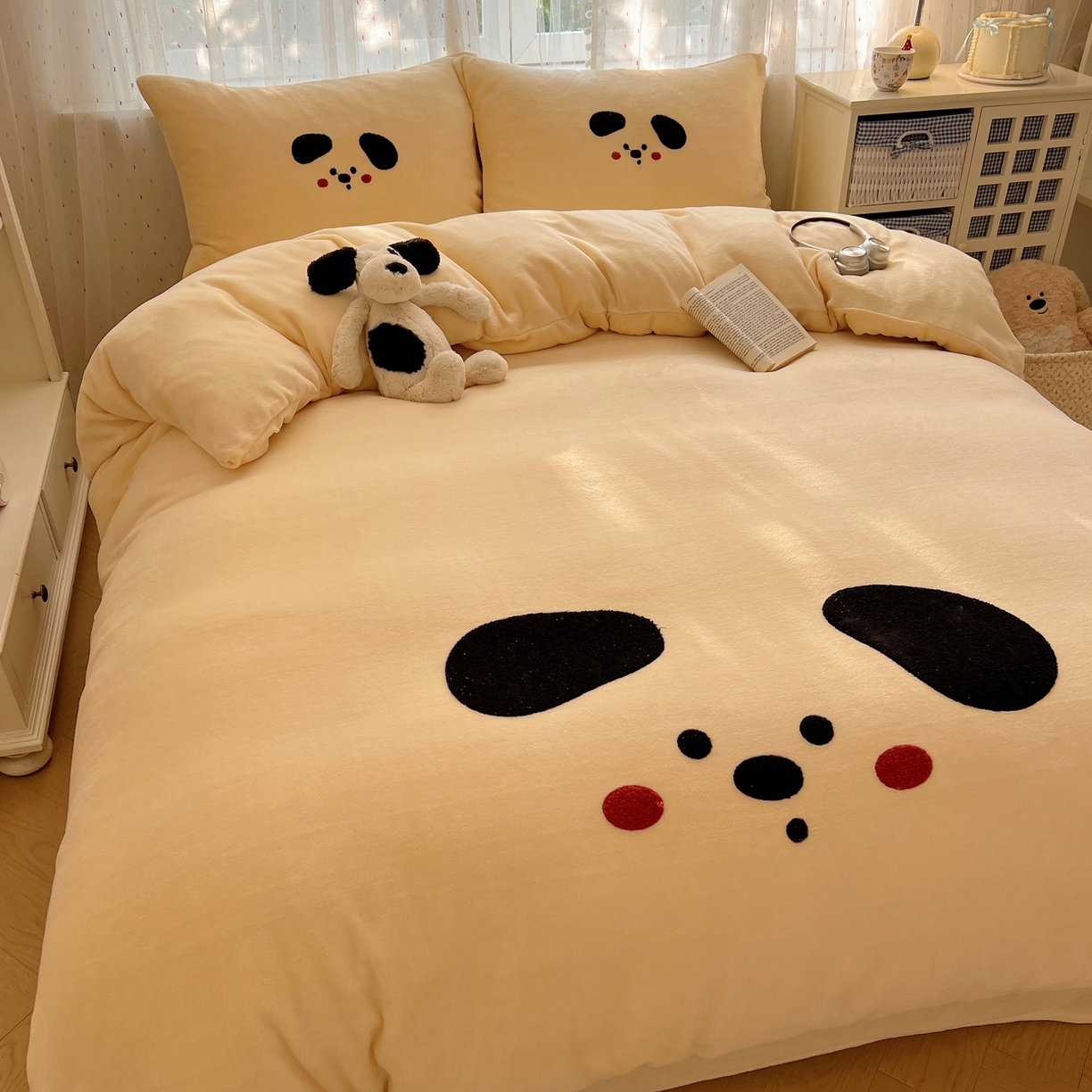 91家纺网 家纺一手货源 找家纺 （总）顾里家纺 2025新款可爱表情包毛巾绣牛奶绒四件套