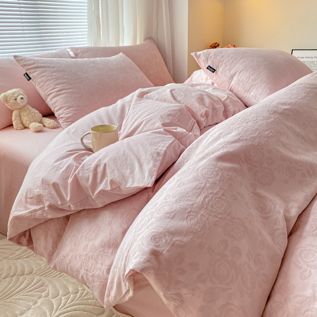 91家纺网 家纺一手货源 找家纺 宜代光年 2025新款60s水洗棉提花系列四件套 玫瑰粉