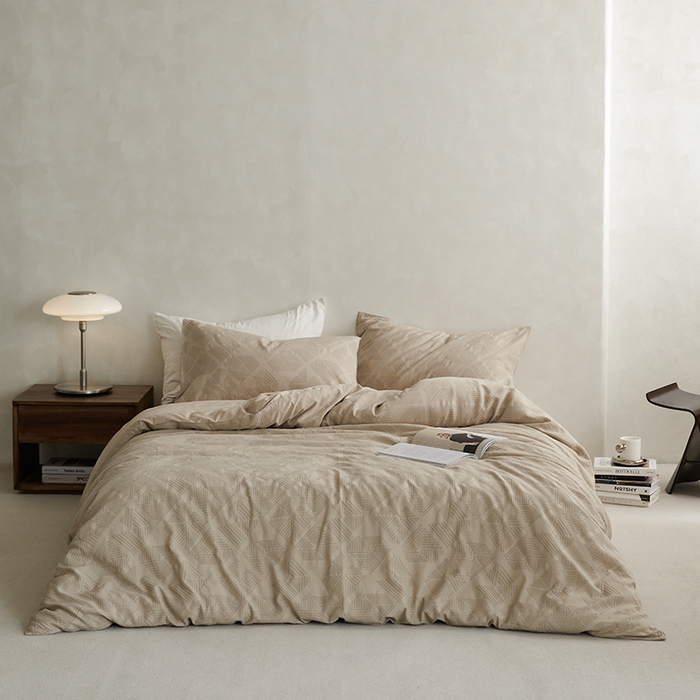 91家纺网 家纺一手货源 找家纺 宜代光年 2025新款60s水洗棉提花系列四件套 卡曼