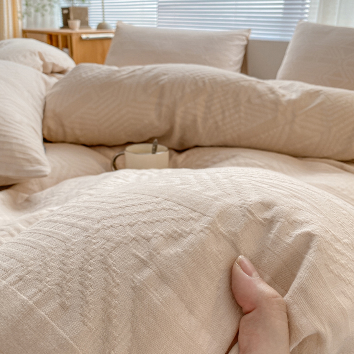 91家纺网 家纺一手货源 找家纺 宜代光年 2025新款60s水洗棉提花系列四件套 艾迪-咖