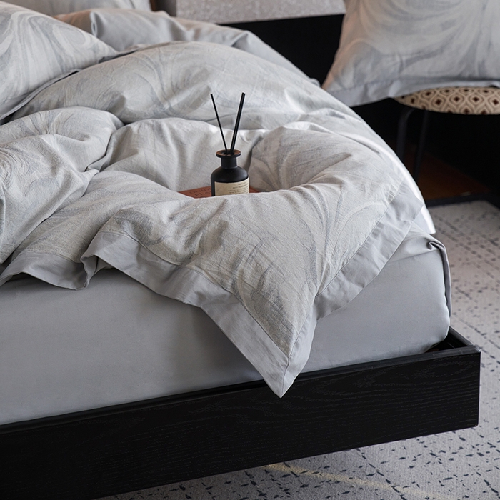 91家纺网 家纺一手货源 找家纺 宜代光年 2025新款亚麻大提花贡缎磨毛四件套-拼角款 云千-鲜蓝