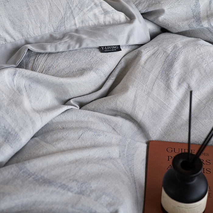 91家纺网 家纺一手货源 找家纺 宜代光年 2025新款亚麻大提花贡缎磨毛四件套-拼角款 云千-鲜蓝