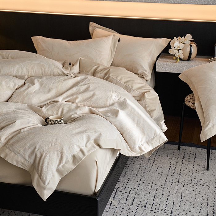 91家纺网 家纺一手货源 找家纺 宜代光年 2025新款亚麻大提花贡缎磨毛四件套-拼角款 云千-米麻