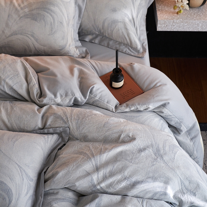 91家纺网 家纺一手货源 找家纺 宜代光年 2025新款亚麻大提花贡缎磨毛四件套-拼角款 云千-鲜蓝