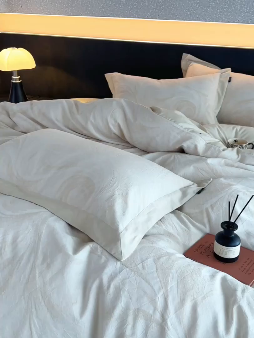 91家纺网 家纺一手货源 找家纺 宜代光年 2025新款亚麻大提花贡缎磨毛四件套-拼角款 云千-米麻