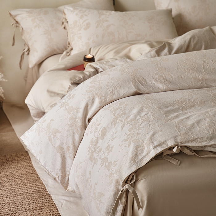 91家纺网 家纺一手货源 找家纺 宜代光年 2025新款亚麻大提花贡缎磨毛四件套-侘寂风 观花芷-米麻