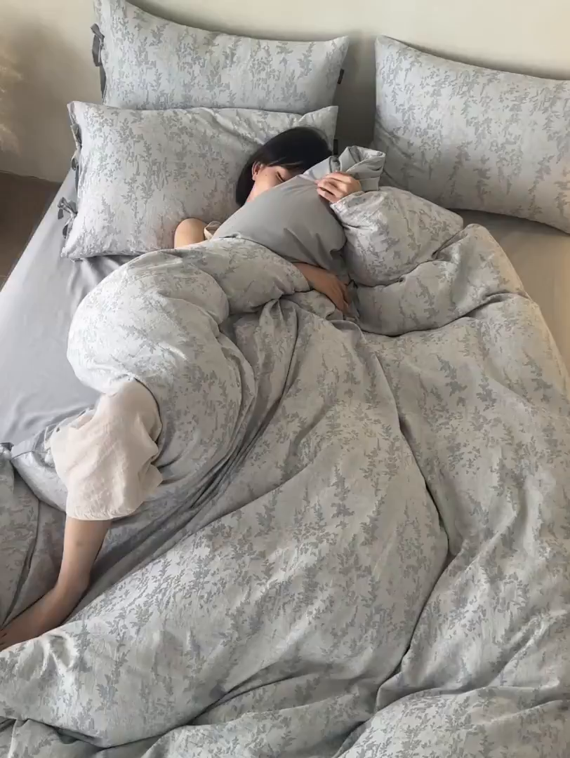 91家纺网 家纺一手货源 找家纺 宜代光年 2025新款亚麻大提花贡缎磨毛四件套-侘寂风 清玉絮-鲜蓝