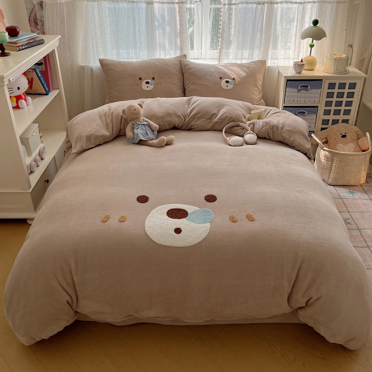 91家纺网 家纺一手货源 找家纺 顾里家纺 2025新款可爱表情包毛巾绣牛奶绒四件套 呼噜熊