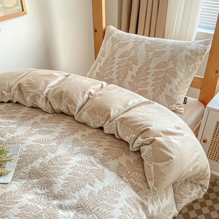 91家纺网 家纺一手货源 找家纺 宜代光年 2025新款60S水洗棉提花学生季三件套 镜中叶-米