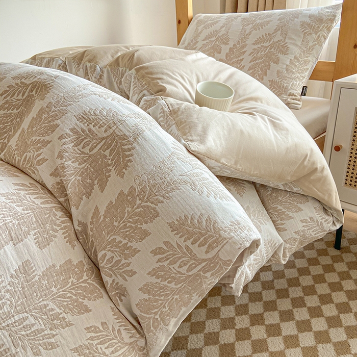 91家纺网 家纺一手货源 找家纺 宜代光年 2025新款60S水洗棉提花学生季三件套 镜中叶-米