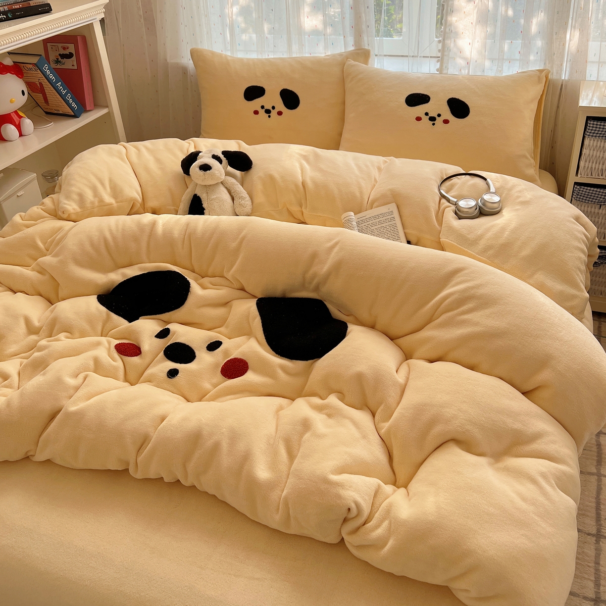 91家纺网 家纺一手货源 找家纺 顾里家纺 2025新款可爱表情包毛巾绣牛奶绒四件套 大耳狗