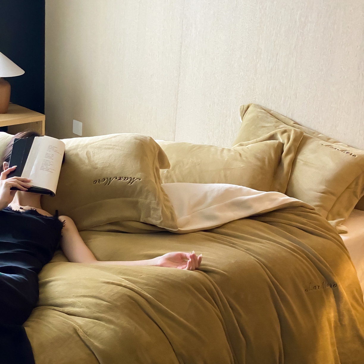 91家纺网 家纺一手货源 找家纺 馨蕊家居 2025秋冬新款轻奢煦暖绒系列-绒云舒（券后控价238/258) 云舒-淡盐杏