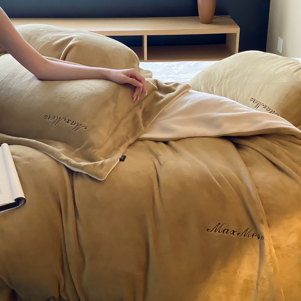 91家纺网 家纺一手货源 找家纺 馨蕊家居 2025秋冬新款轻奢煦暖绒系列-绒云舒（券后控价238/258) 云舒-淡盐杏