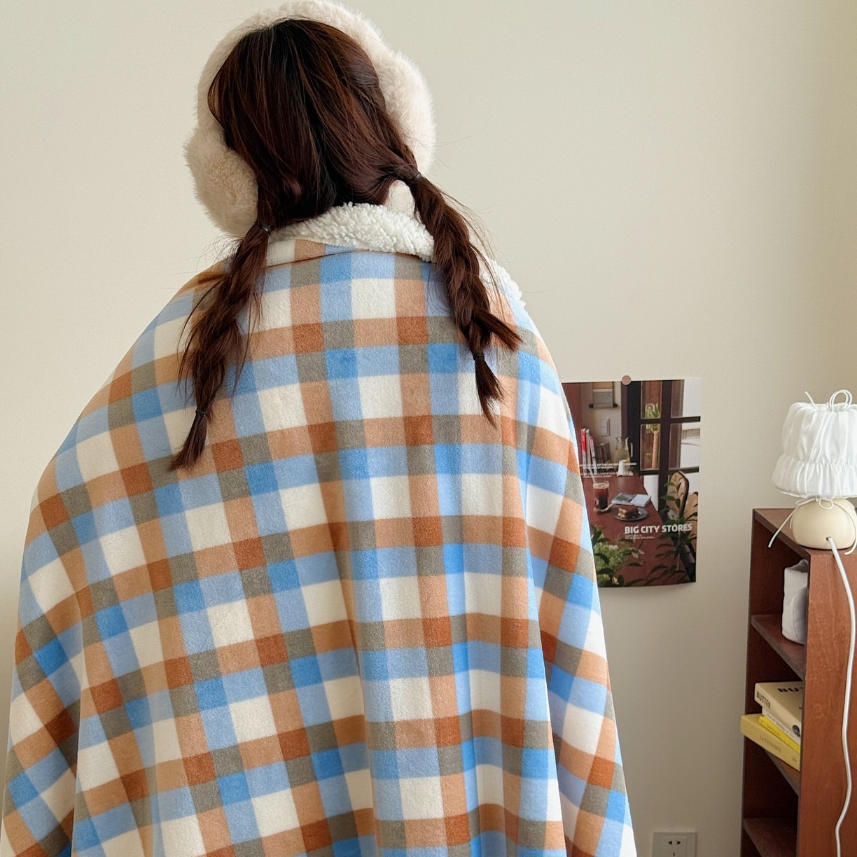 91家纺网 家纺一手货源 找家纺 顾里家纺 2025新款复古格系羊羔绒毯毯子（70*100cm会员11元 100*150cm会员19元 150*200cm会员34元 200*230cm会员43元） 焦糖海盐