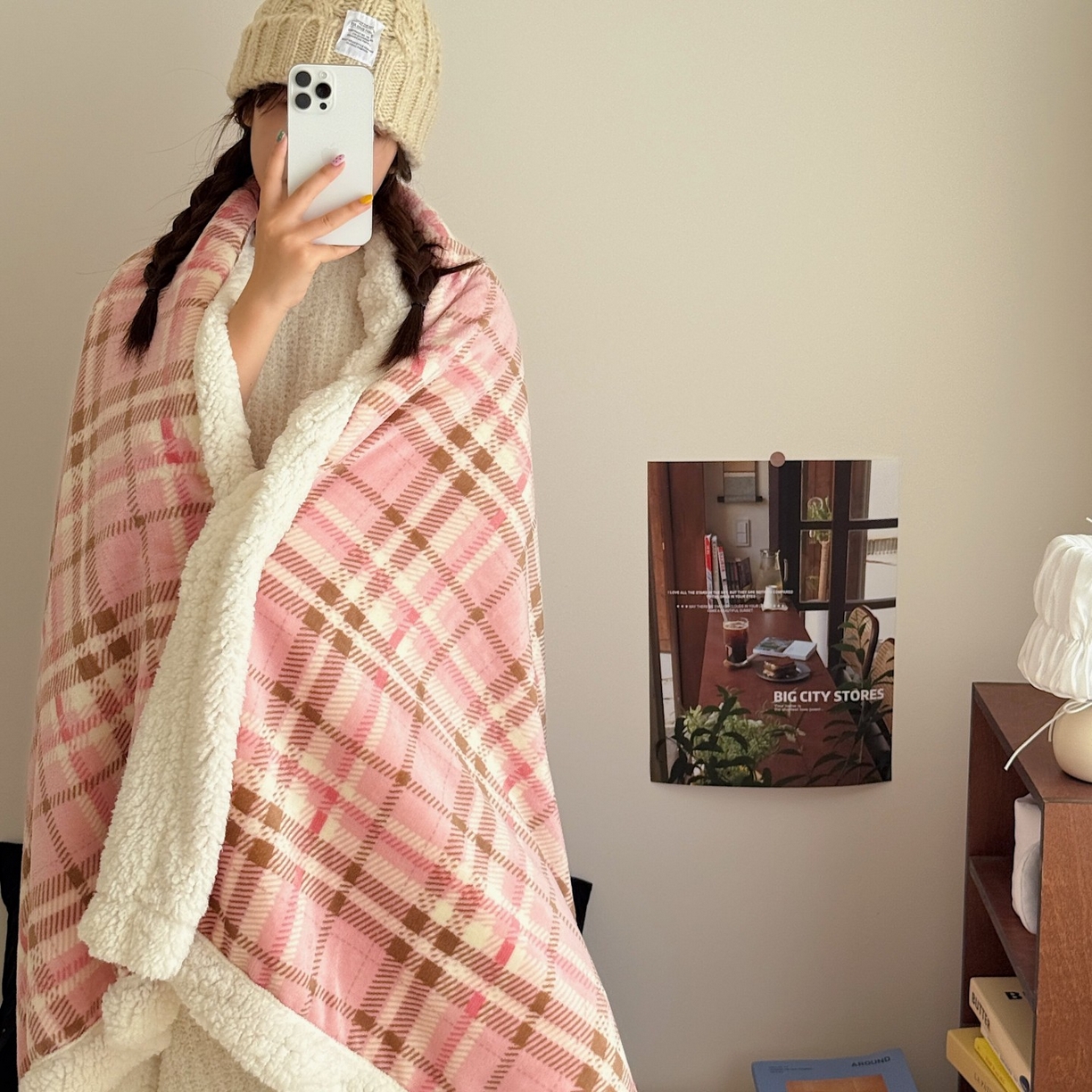 91家纺网 家纺一手货源 找家纺 顾里家纺 2025新款复古格系羊羔绒毯毯子（70*100cm会员11元 100*150cm会员19元 150*200cm会员34元 200*230cm会员43元） 雾岛糖霜