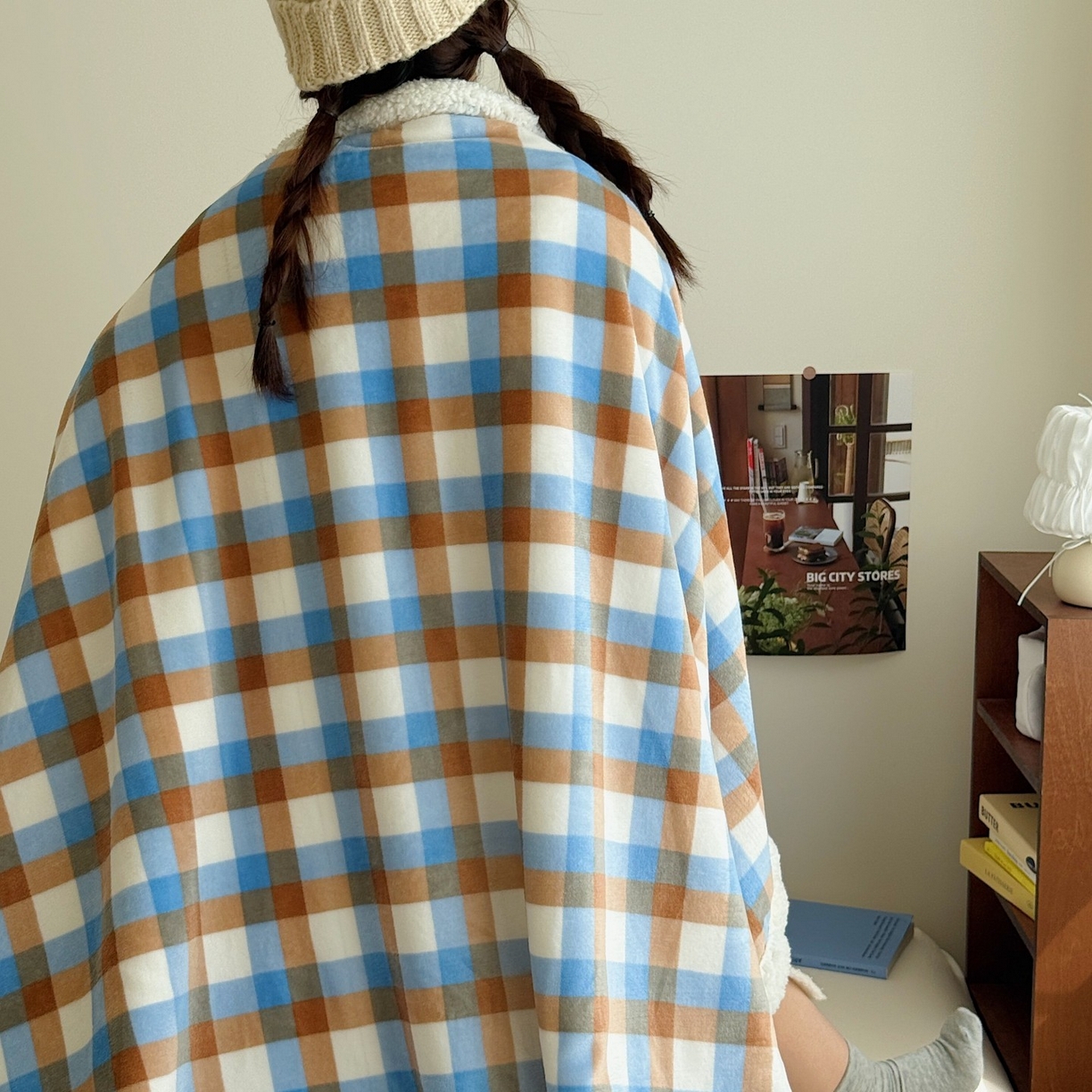 91家纺网 家纺一手货源 找家纺 顾里家纺 2025新款复古格系羊羔绒毯毯子（70*100cm会员11元 100*150cm会员19元 150*200cm会员34元 200*230cm会员43元） 焦糖海盐