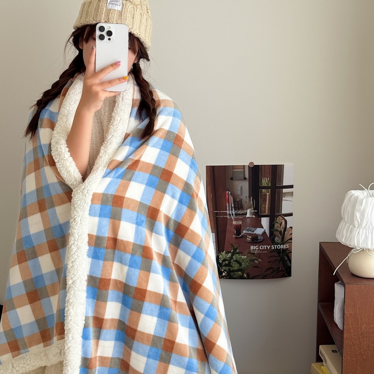91家纺网 家纺一手货源 找家纺 顾里家纺 2025新款复古格系羊羔绒毯毯子（70*100cm会员11元 100*150cm会员19元 150*200cm会员34元 200*230cm会员43元） 焦糖海盐