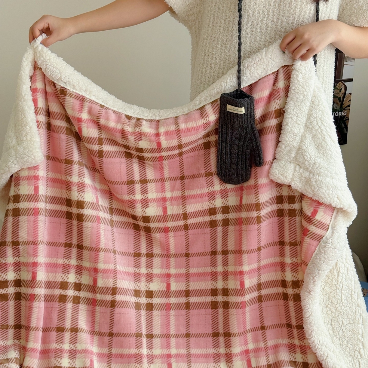 91家纺网 家纺一手货源 找家纺 顾里家纺 2025新款复古格系羊羔绒毯毯子（70*100cm会员11元 100*150cm会员19元 150*200cm会员34元 200*230cm会员43元） 雾岛糖霜