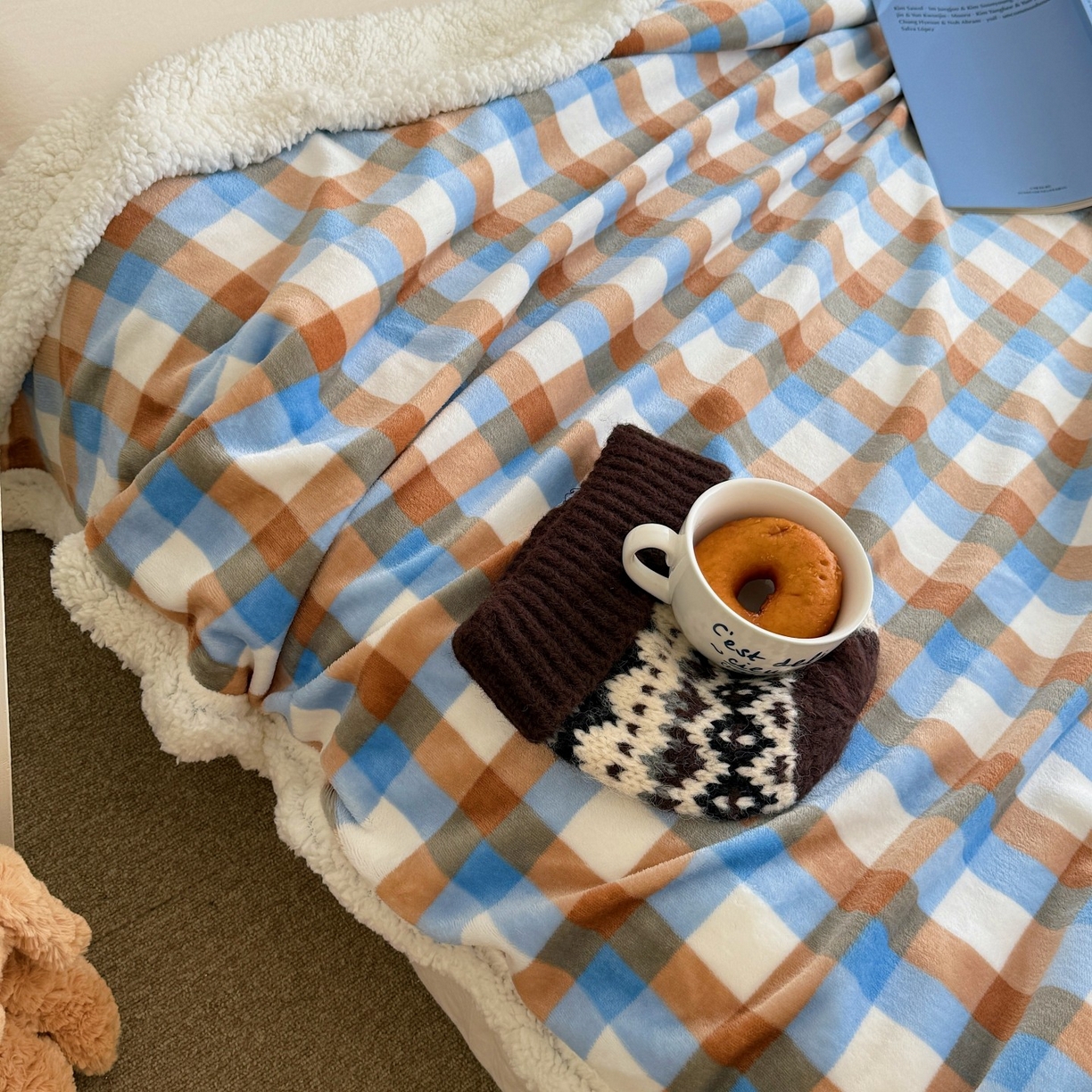 91家纺网 家纺一手货源 找家纺 顾里家纺 2025新款复古格系羊羔绒毯毯子（70*100cm会员11元 100*150cm会员19元 150*200cm会员34元 200*230cm会员43元） 焦糖海盐
