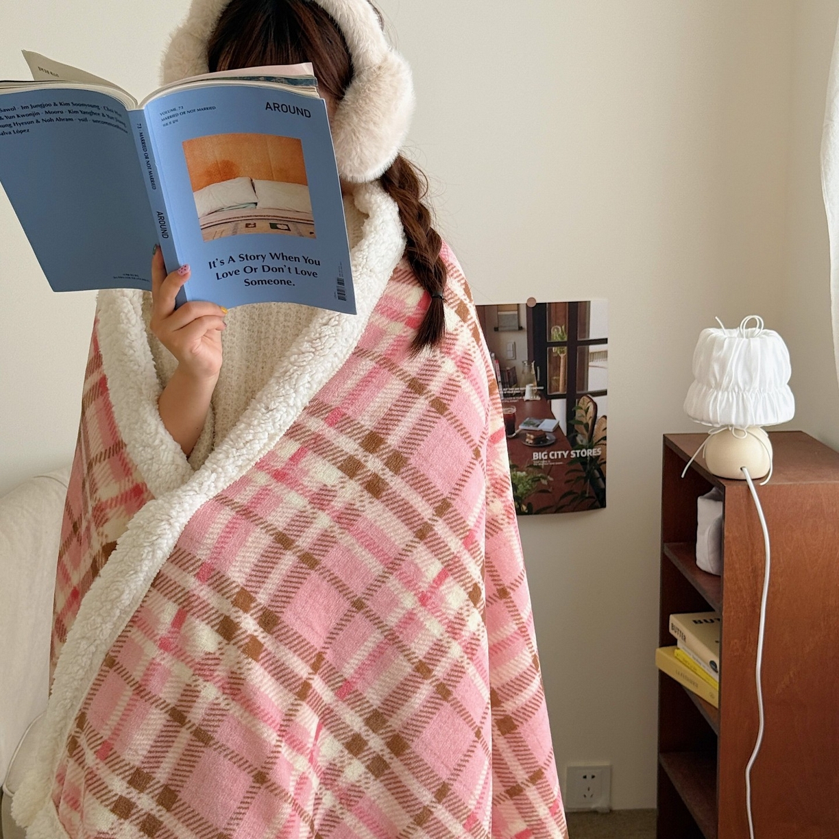 91家纺网 家纺一手货源 找家纺 顾里家纺 2025新款复古格系羊羔绒毯毯子（70*100cm会员11元 100*150cm会员19元 150*200cm会员34元 200*230cm会员43元） 雾岛糖霜