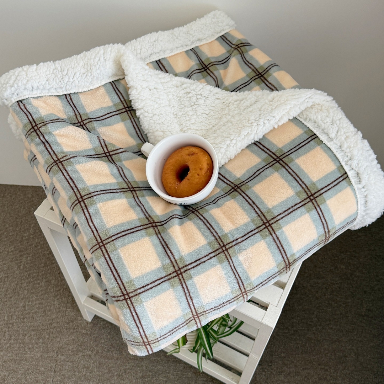 91家纺网 家纺一手货源 找家纺 顾里家纺 2025新款复古格系羊羔绒毯毯子（70*100cm会员11元 100*150cm会员19元 150*200cm会员34元 200*230cm会员43元） 组合