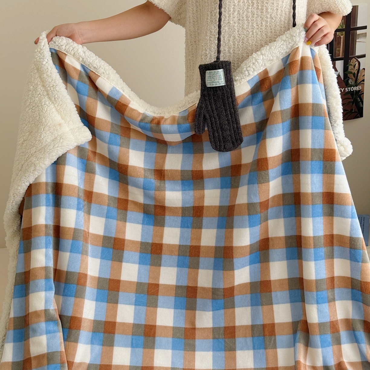 91家纺网 家纺一手货源 找家纺 顾里家纺 2025新款复古格系羊羔绒毯毯子（70*100cm会员11元 100*150cm会员19元 150*200cm会员34元 200*230cm会员43元） 焦糖海盐