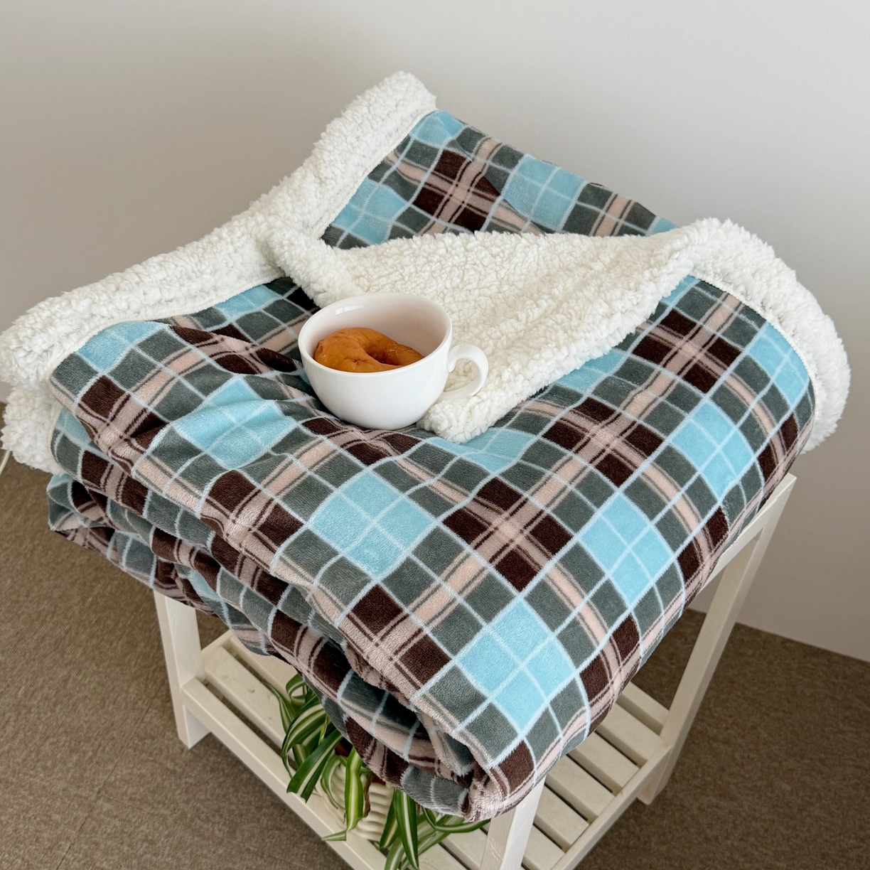 91家纺网 家纺一手货源 找家纺 顾里家纺 2025新款复古格系羊羔绒毯毯子（70*100cm会员11元 100*150cm会员19元 150*200cm会员34元 200*230cm会员43元） 组合