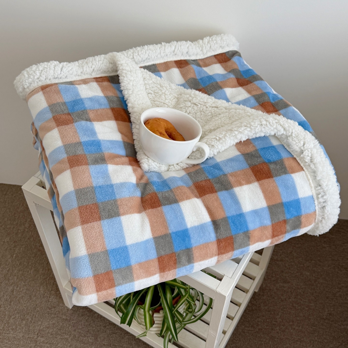 91家纺网 家纺一手货源 找家纺 顾里家纺 2025新款复古格系羊羔绒毯毯子（70*100cm会员11元 100*150cm会员19元 150*200cm会员34元 200*230cm会员43元） 组合