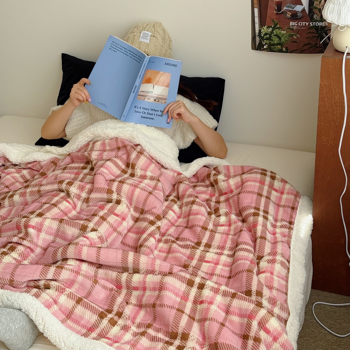91家纺网 家纺一手货源 找家纺 顾里家纺 2025新款复古格系羊羔绒毯毯子（70*100cm会员11元 100*150cm会员19元 150*200cm会员34元 200*230cm会员43元） 雾岛糖霜