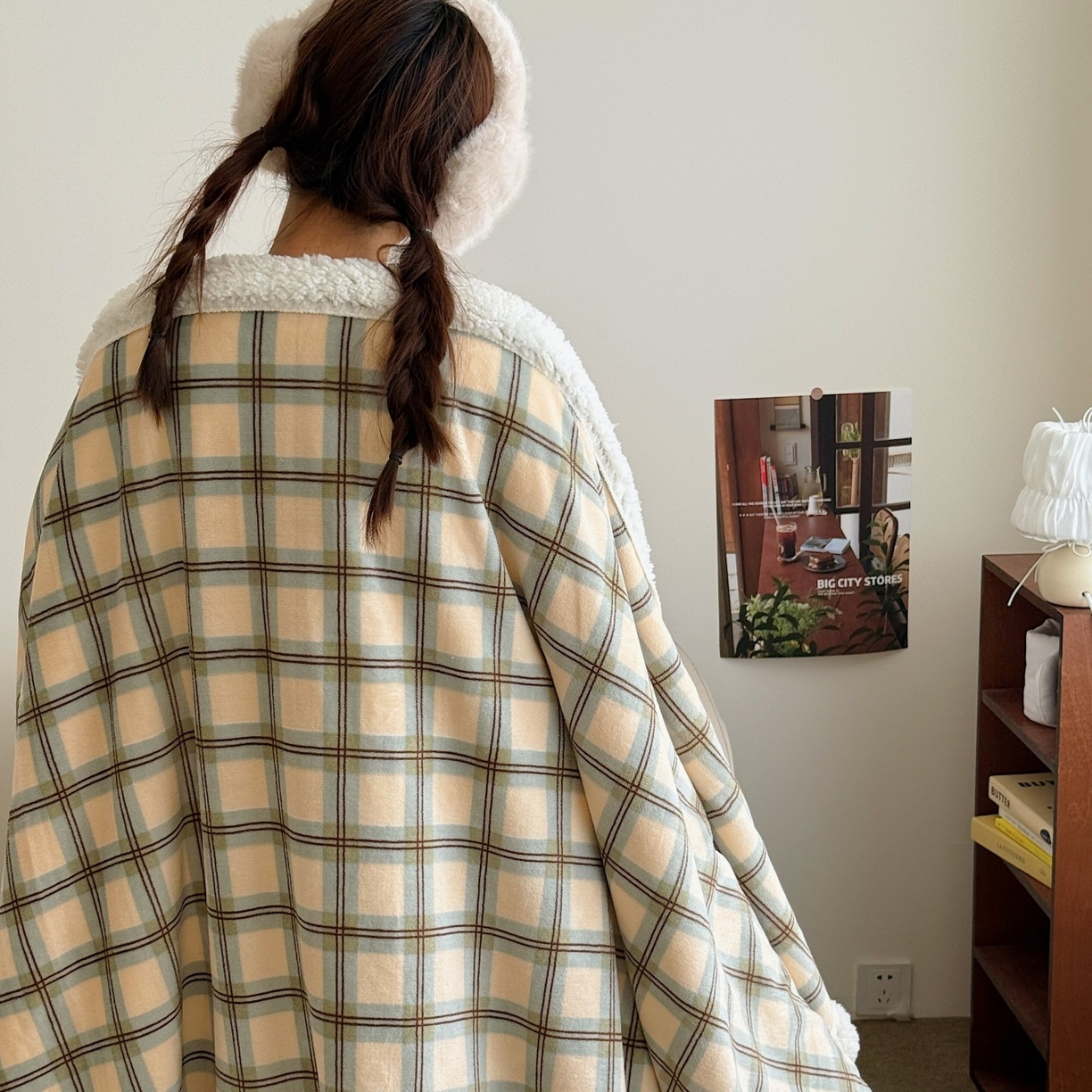 91家纺网 家纺一手货源 找家纺 顾里家纺 2025新款复古格系羊羔绒毯毯子（70*100cm会员11元 100*150cm会员19元 150*200cm会员34元 200*230cm会员43元） 松露奶昔