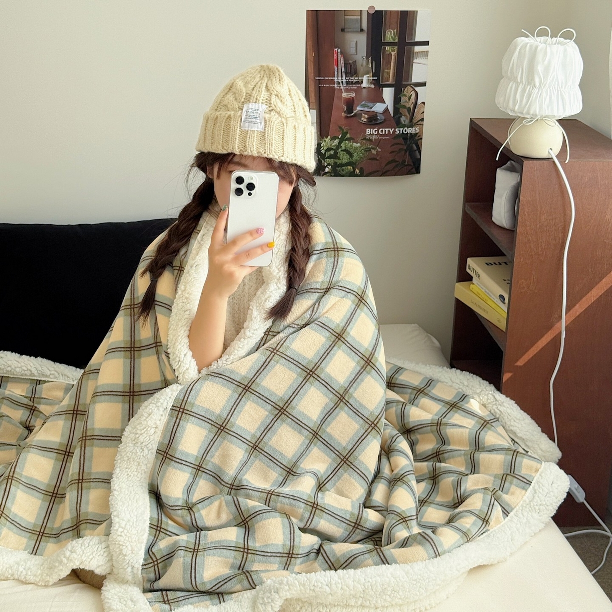 91家纺网 家纺一手货源 找家纺 顾里家纺 2025新款复古格系羊羔绒毯毯子（70*100cm会员11元 100*150cm会员19元 150*200cm会员34元 200*230cm会员43元） 松露奶昔