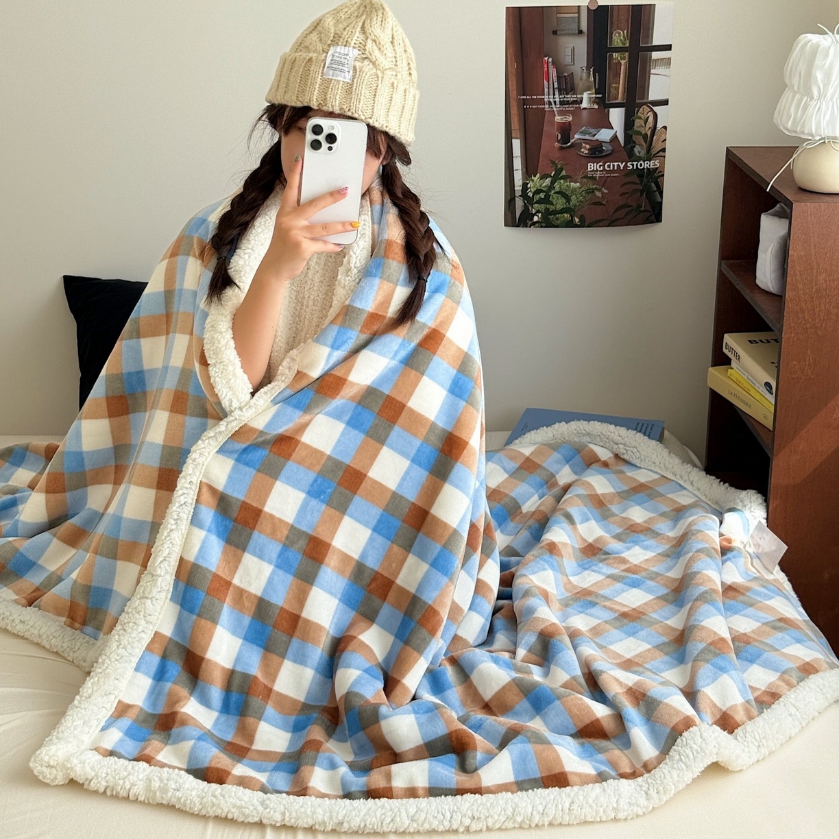 91家纺网 家纺一手货源 找家纺 顾里家纺 2025新款复古格系羊羔绒毯毯子（70*100cm会员11元 100*150cm会员19元 150*200cm会员34元 200*230cm会员43元） 焦糖海盐