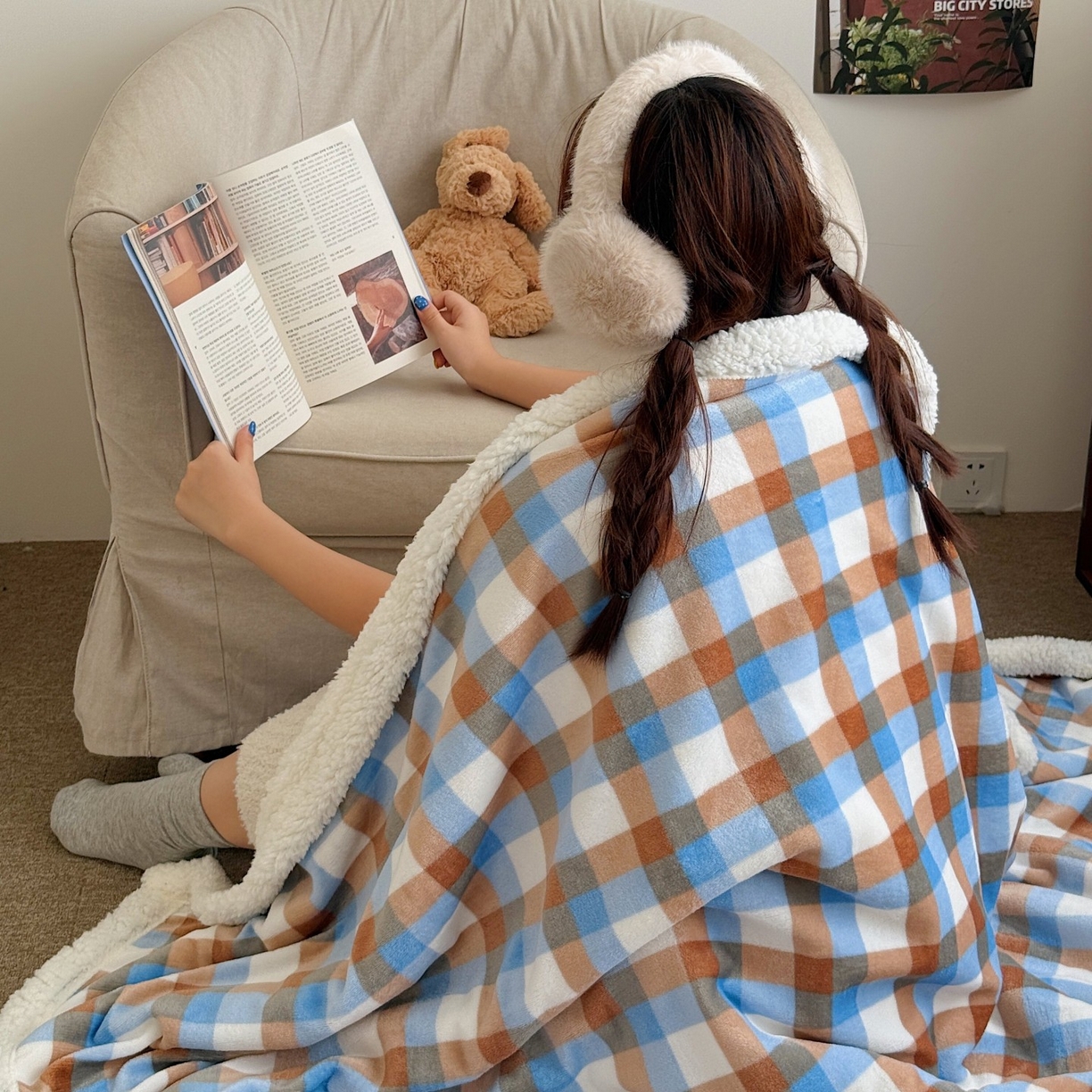 91家纺网 家纺一手货源 找家纺 顾里家纺 2025新款复古格系羊羔绒毯毯子（70*100cm会员11元 100*150cm会员19元 150*200cm会员34元 200*230cm会员43元） 焦糖海盐