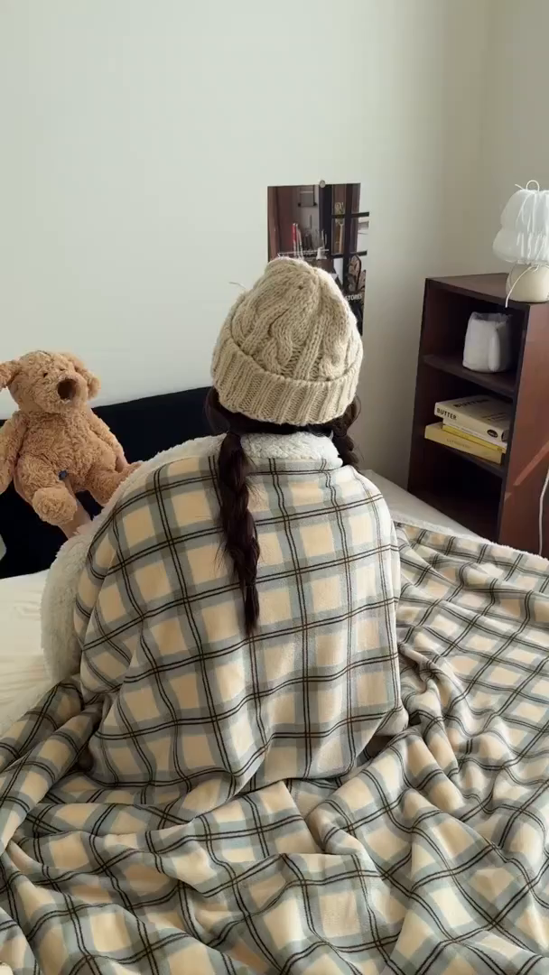 91家纺网 家纺一手货源 找家纺 顾里家纺 2025新款复古格系羊羔绒毯毯子（70*100cm会员11元 100*150cm会员19元 150*200cm会员34元 200*230cm会员43元） 松露奶昔