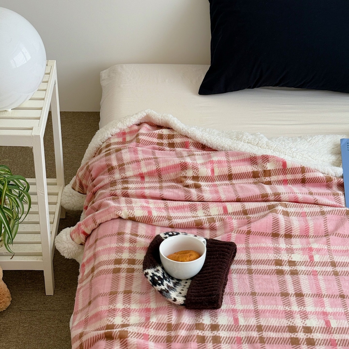 91家纺网 家纺一手货源 找家纺 顾里家纺 2025新款复古格系羊羔绒毯毯子（70*100cm会员11元 100*150cm会员19元 150*200cm会员34元 200*230cm会员43元） 雾岛糖霜