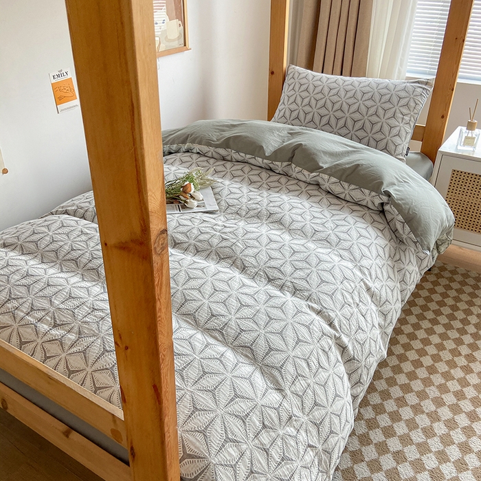 91家纺网 家纺一手货源 找家纺 宜代光年 2025新款60S水洗棉提花学生季三件套 雪片花-绿灰