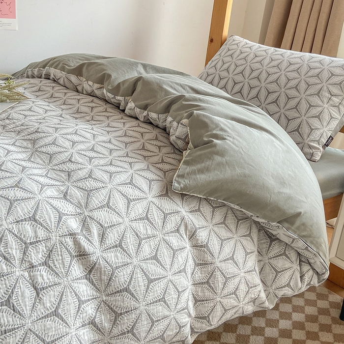 91家纺网 家纺一手货源 找家纺 宜代光年 2025新款60S水洗棉提花学生季三件套 雪片花-绿灰